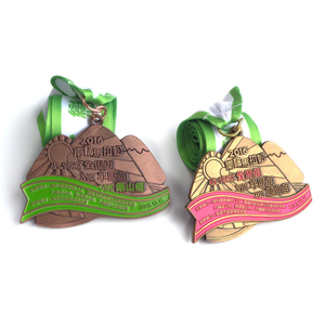 カスタムゴールドマラソン賞メダル亜鉛合金アンティークメダルスポーツランニングお土産メダル