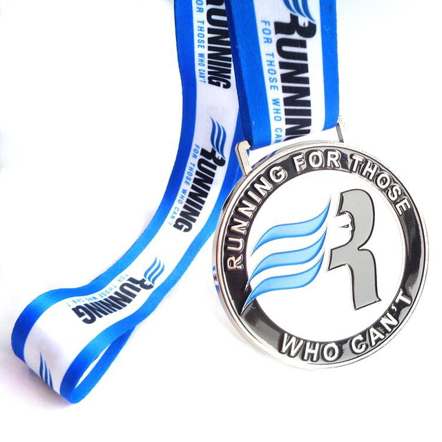 中国工場赤いストラップメッキ金属エンボススターフラワーメダルバッジ2023メダル