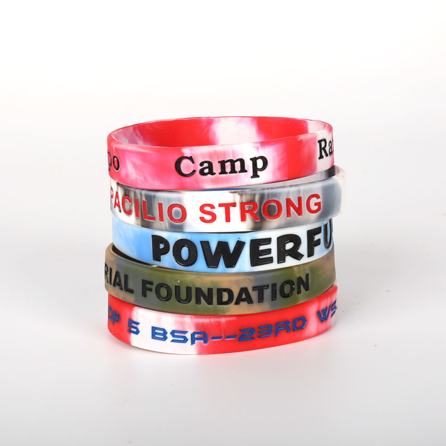 2023 シリコーンブレスレットカスタムシリコーンゴム弾性手首ハンドバンド刻まれたシリコンリストバンド