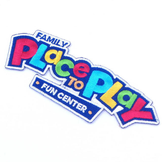 OEM はカスタム シェニール レター アイロン パッチを製造します。