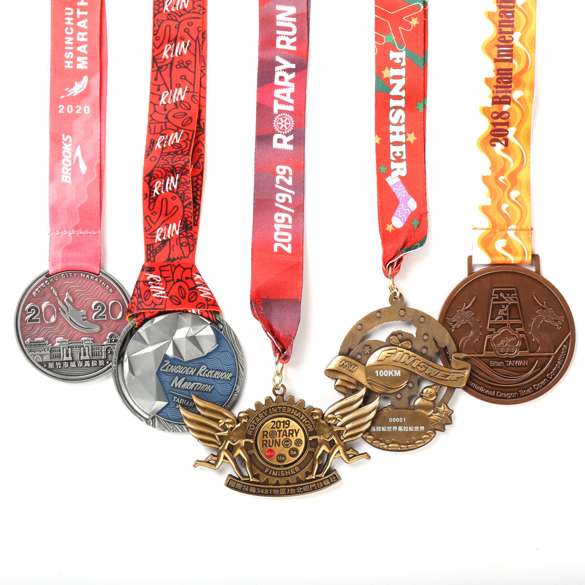 OEM 製造カスタムサッカーゴールド 3D ロゴメダル 5K レースランニングメタルカスタムサッカースポーツ賞リボン付きメダルをカスタマイズ