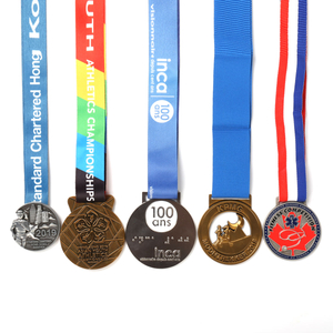 OEM 製造カスタムサッカーゴールド 3D ロゴメダル 5K レースランニングメタルカスタムサッカースポーツ賞リボン付きメダルをカスタマイズ
