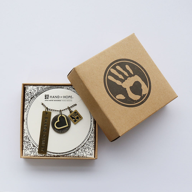 安いカスタムかわいい漫画ソフトエナメル鉄ラペルピンバッジボックス付き