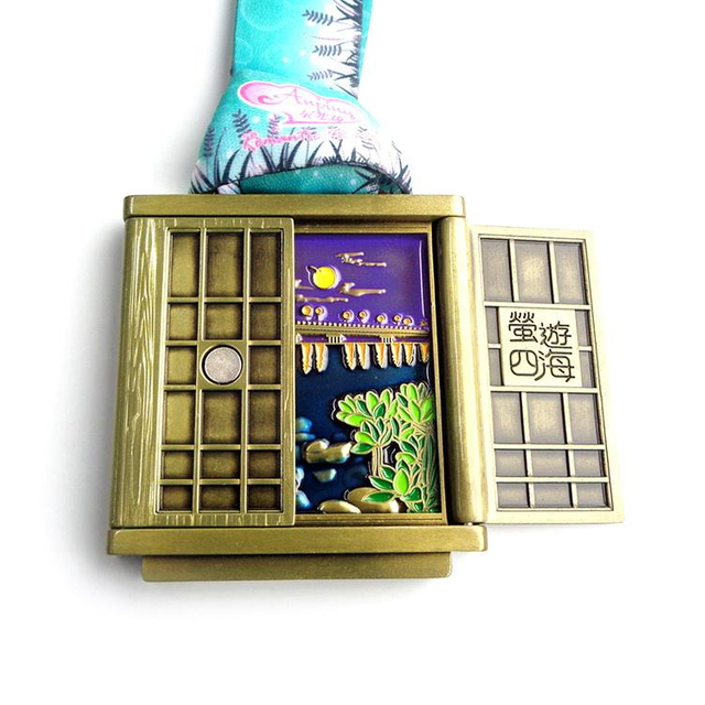 2023 パーソナライズされたメッキ金属お土産シルバーギフトカスタマイズされたダイスタンプメダル