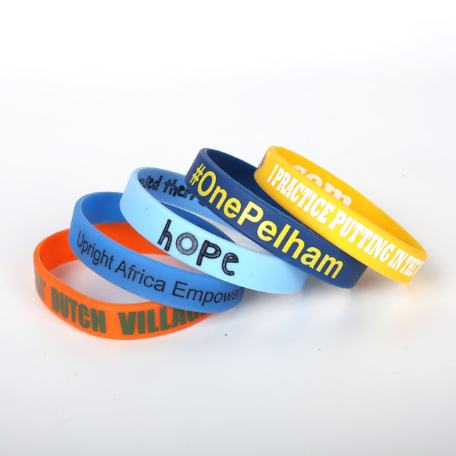 最高品質のファッショナブルなフェスティバルカスタム幸運のクロスシリコンブレスレットリストバンド