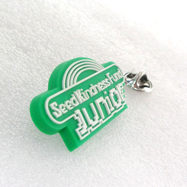 OEM パーソナライズされたバルクカスタムメイドの安いソフトシリコンバッジ