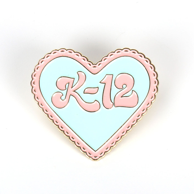 OEM はカスタム金属ハード エナメル ピンのソフト ラペル エナメル ピンを製造します