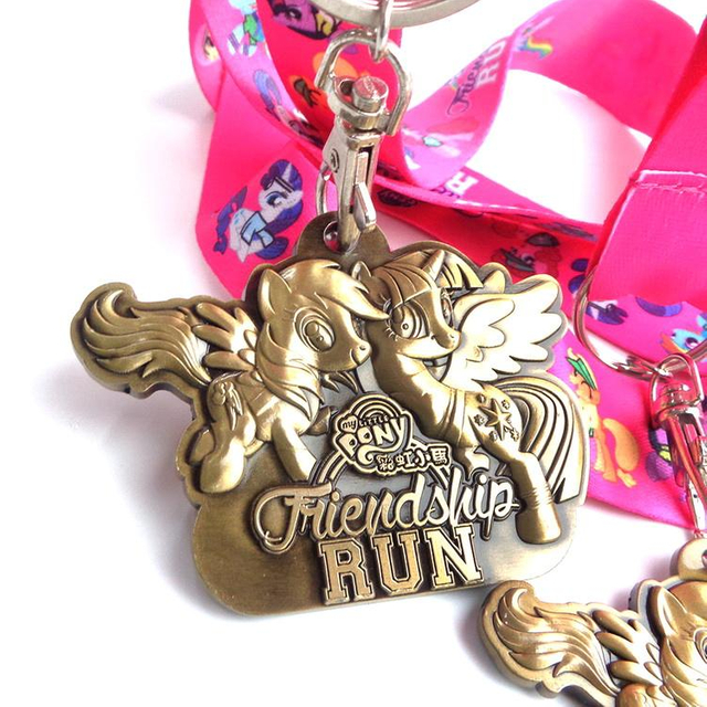 カスタムベルベットボックス 1 位と 2 位メダルロックンロールメダルプリントバッジ子供 2023 新しいボートメダル